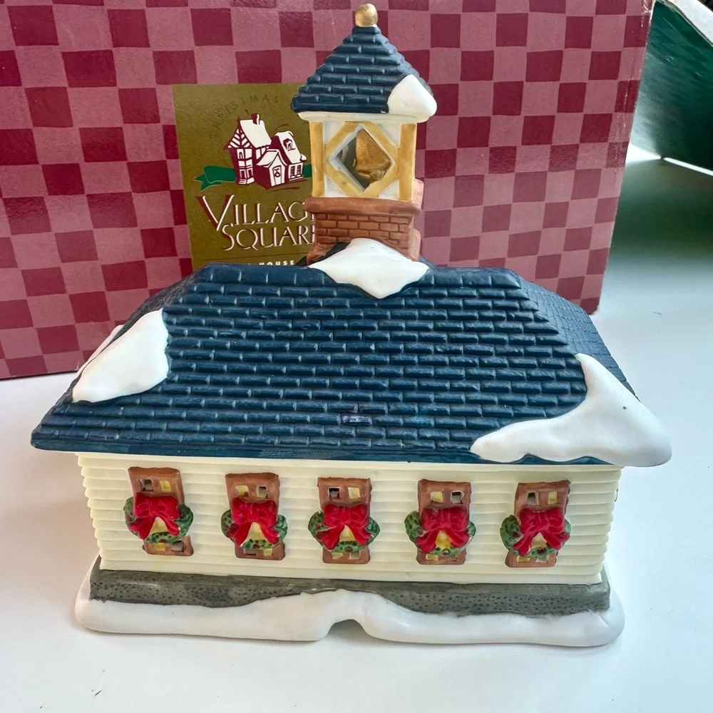 MERVYN’S Village square Mini House Set Porcelain Vintage Christmas Decor, Lights